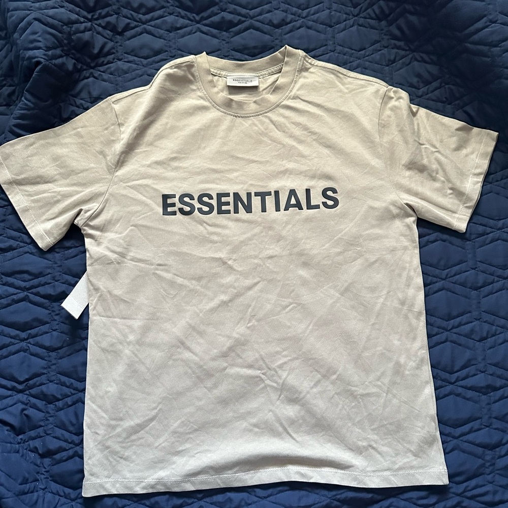 ESSENTIALS Tee